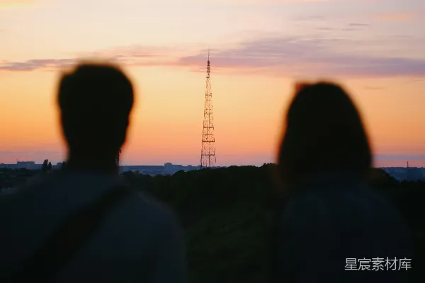 高清摄影 夕阳下的爱情剪影
