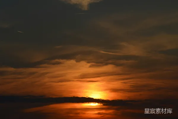 高清摄影 夕阳西下，云海苍茫