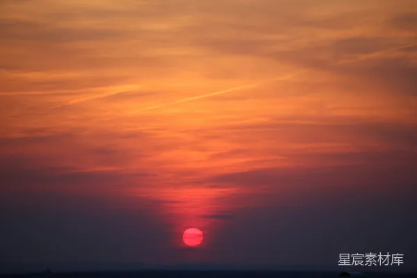 高清摄影 夕阳西下，橙红天际