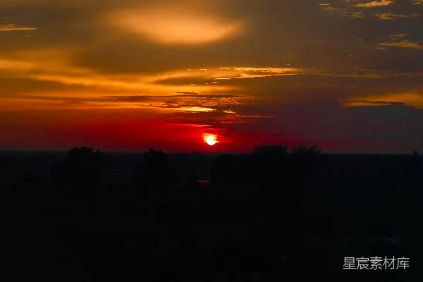 高清摄影 夕阳下的田野剪影