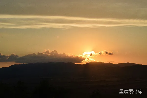 高清摄影 夕阳下的山峦