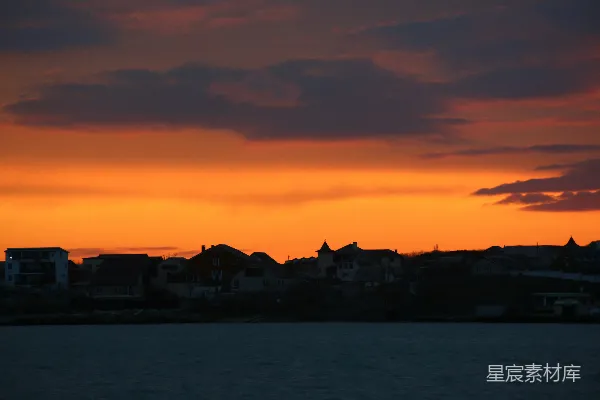 高清摄影 夕阳下的海滨小镇