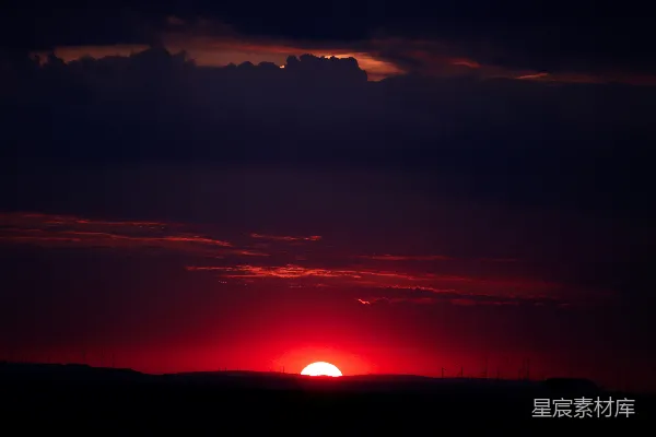 高清摄影 夕阳下的风力发电场