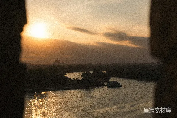 高清摄影 夕阳下的河畔景色