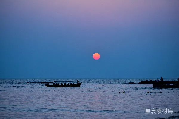 高清摄影 夕阳下的海景与渔舟