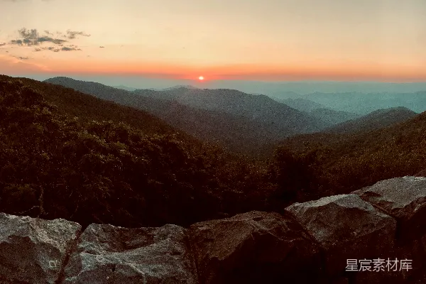 高清摄影 夕阳下的山脉