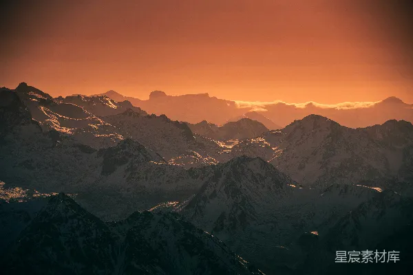 高清摄影 夕阳下的雪山