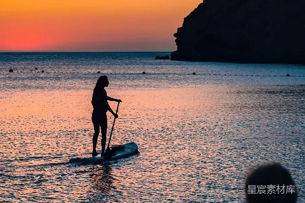 高清摄影 夕阳下的桨板剪影