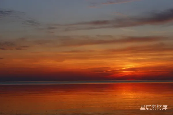 高清摄影 夕阳下的宁静海面