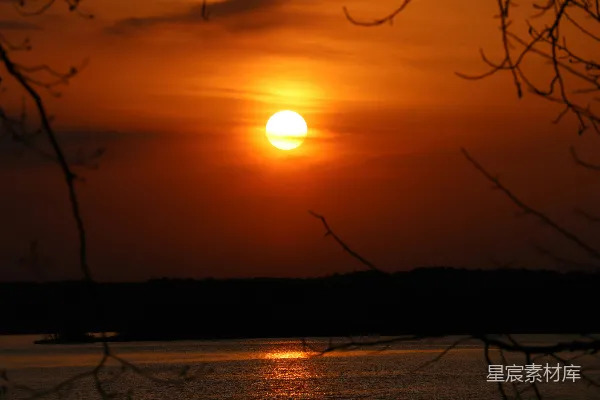 高清摄影 夕阳下的宁静湖景