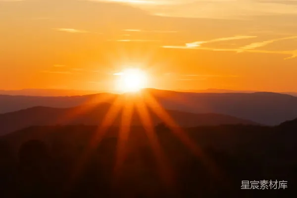 高清摄影 夕阳下的山丘轮廓