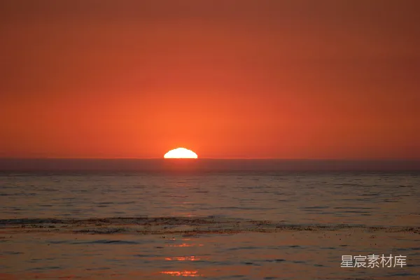 高清摄影 夕阳余晖下的宁静海景