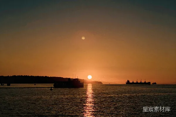 高清摄影 夕阳下的海港剪影