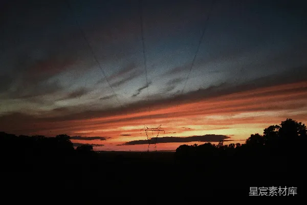 高清摄影 夕阳下的电线塔