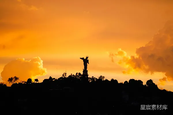 高清摄影 夕阳下的基督雕像