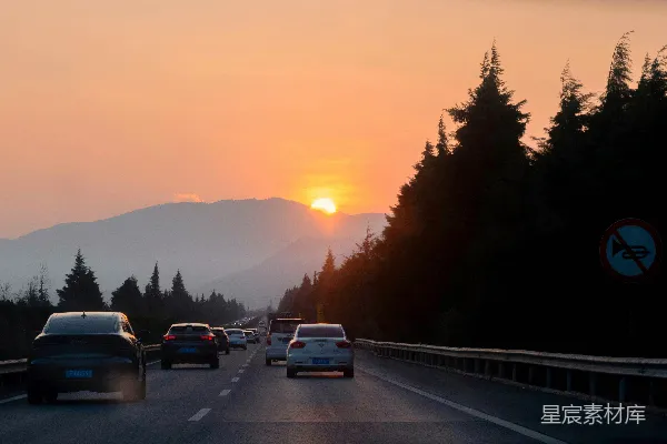 高清摄影 夕阳下的高速公路