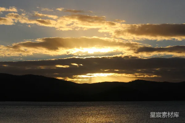 高清摄影 夕阳下的宁静湖光