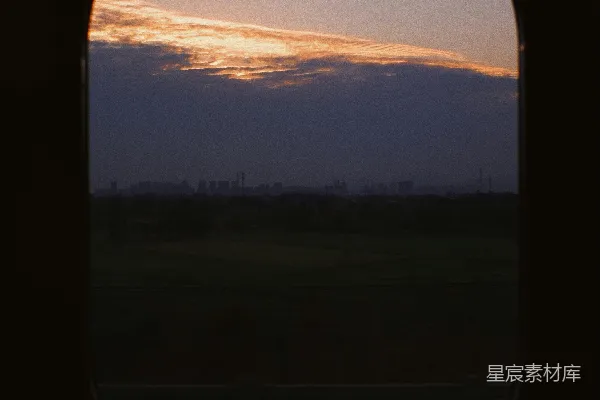 高清摄影 飞机舷窗上的日落