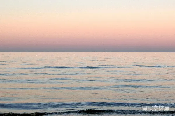 高清摄影 夕阳下的平静海滩
