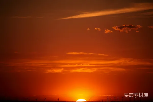 高清摄影 夕阳下的风车群