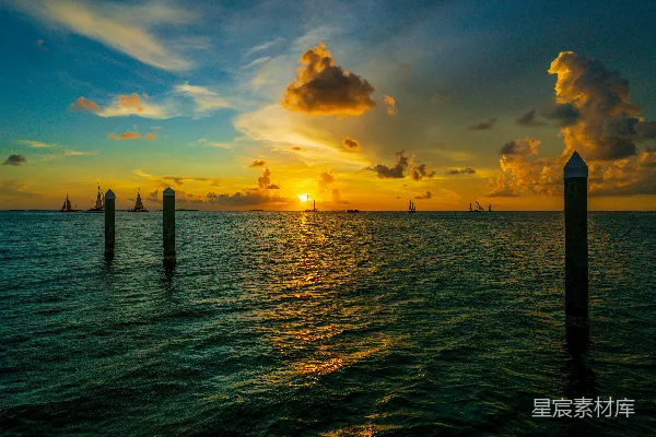 高清摄影 夕阳下的海港