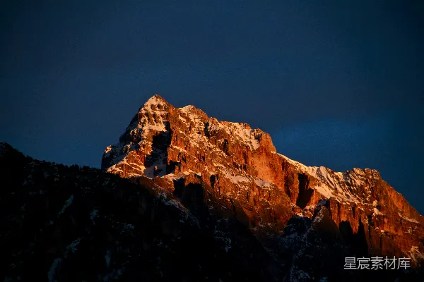 高清摄影 夕阳下的雪山