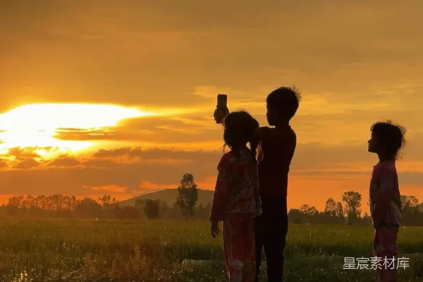 高清摄影 夕阳下的乡村童年