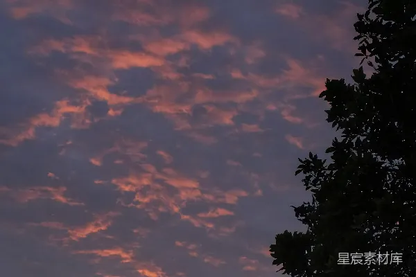 高清摄影 日落余晖下的宁静天空