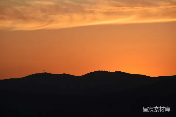 高清摄影 夕阳下的山峦剪影