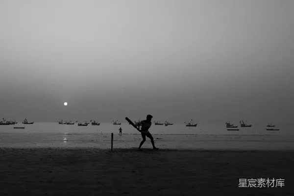 高清摄影 晨曦中的海边板球