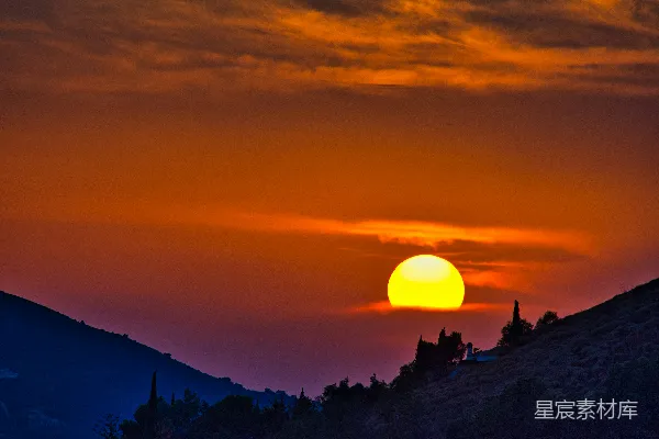 高清摄影 夕阳下的宁静山谷
