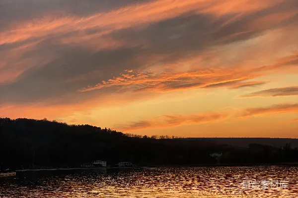 高清摄影 夕阳下的湖面