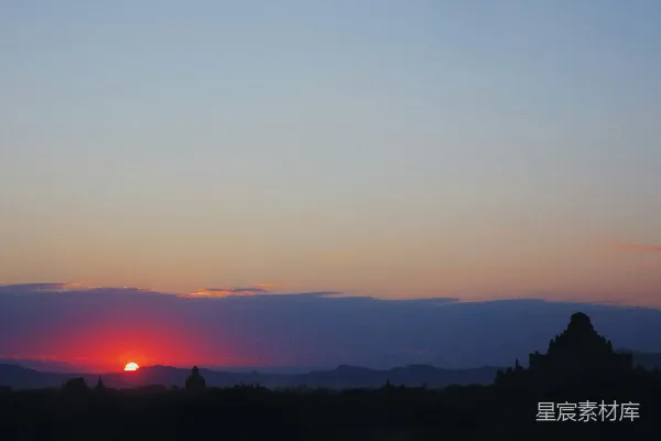 高清摄影 夕阳下的寂静山谷