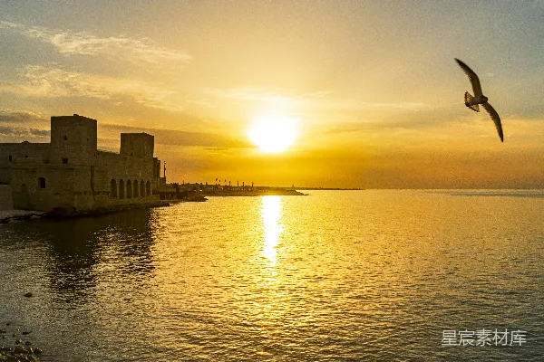高清摄影 夕阳下的海港与古堡