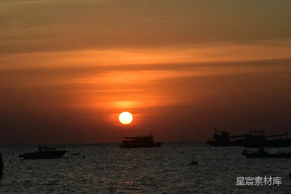 高清摄影 夕阳余晖下的宁静海港