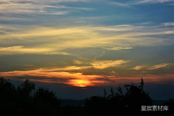 高清摄影 夕阳下的云彩