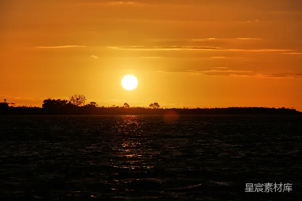 高清摄影 夕阳下的宁静湖景