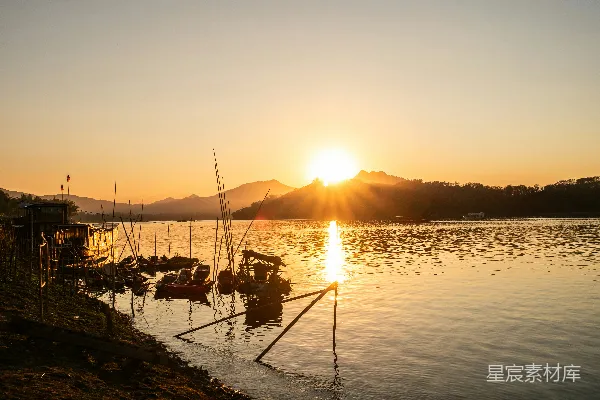 高清摄影 日落时分的宁静湖景