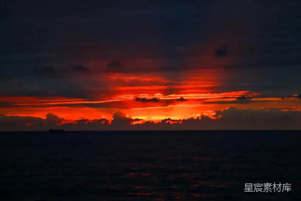 高清摄影 海面上的壮丽日落