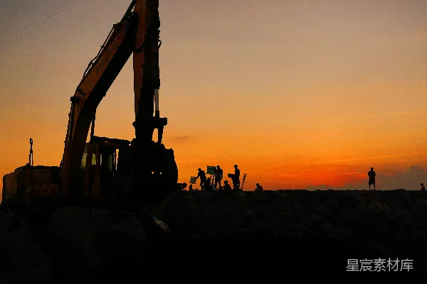 高清摄影 夕阳下的建筑工地
