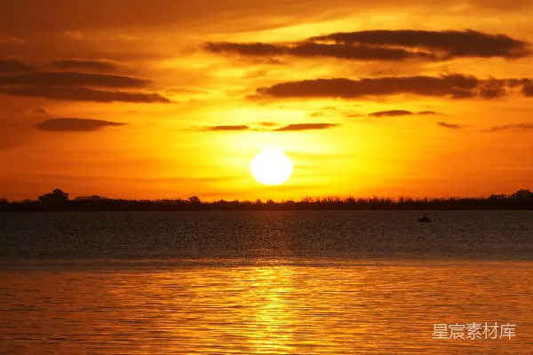 高清摄影 金色的夕阳与宁静的湖面