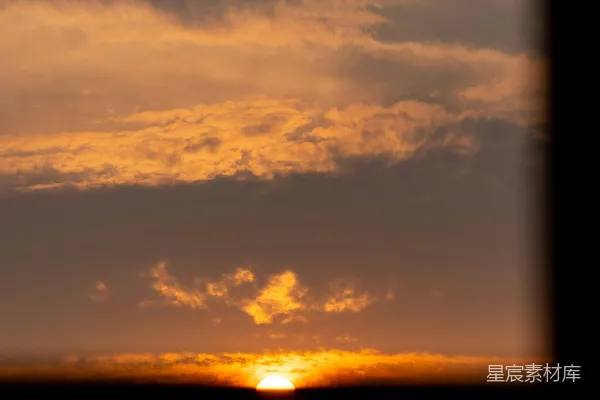 高清摄影 夕阳透过窗户的云彩