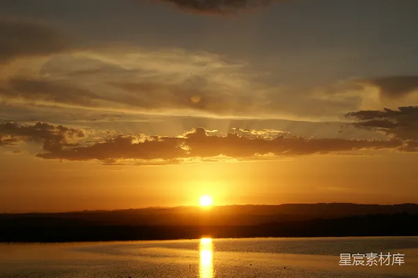高清摄影 夕阳下的宁静湖景