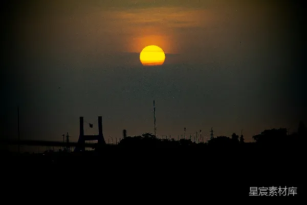 高清摄影 夕阳下的城市轮廓