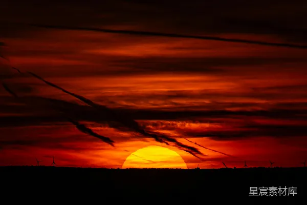 高清摄影 夕阳下的风电场
