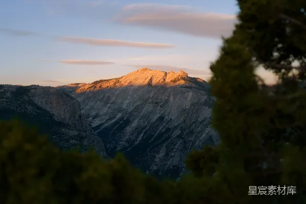 高清摄影 夕阳下的巍峨山峦