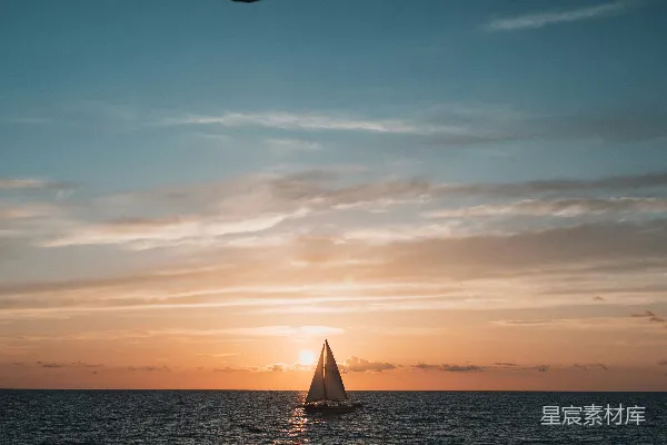 高清摄影 夕阳下的帆船剪影