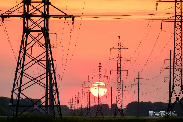 高清摄影 夕阳下的电力塔
