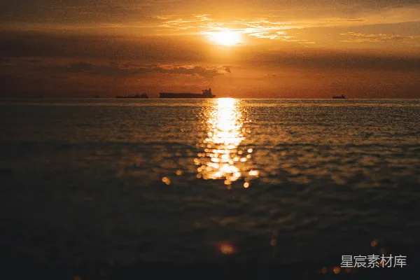 高清摄影 海面上的夕阳余晖