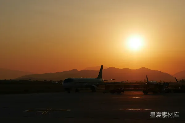 高清摄影 夕阳下的机场